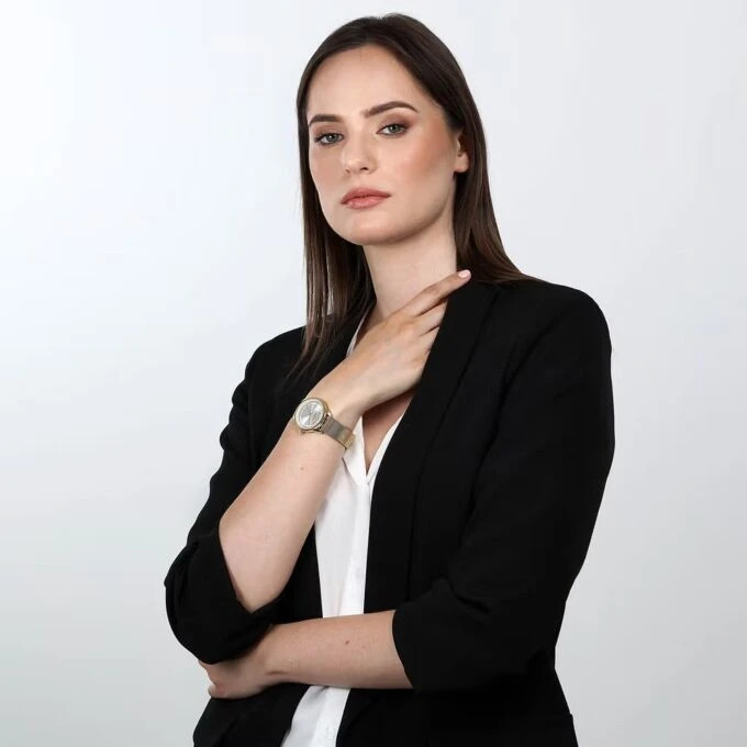 Montre Femme Morellato Ninfa – R0153168502 – Boîtier Acier Or Jaune 34 mm – Cadran Blanc Rond – Mouvement Analogique – Bracelet Acier Or Jaune – Résistante à l’Eau 3 ATM – Fermoir Maillon à Cliper – Garantie Morellato.