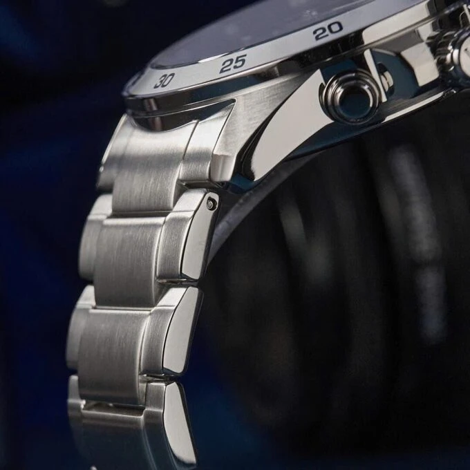 Montre Sport Homme Casio Edifice Analogique Chronographe Cadran Bleu Grisâtre - EFR-526D-2AVUDF