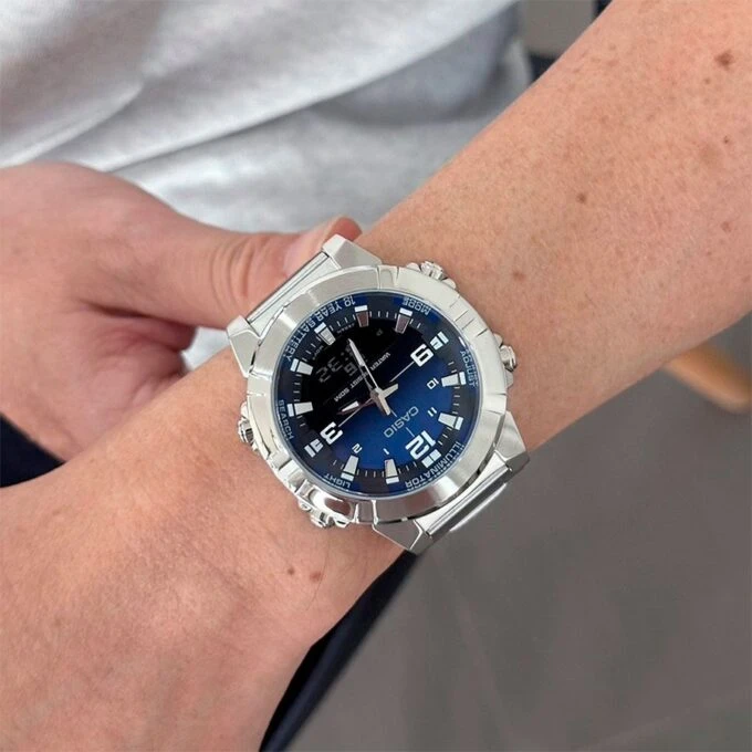 Montre Casio AMW-870DA - Homme - Heure mondiale, Chronomètre, Alarme, LED ambre - Acier inoxydable - Argent - AMW-870DA-2A2VDF