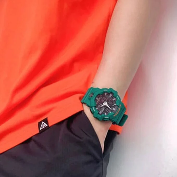 Montre Sport Homme - Casio G-Shock - Analogique et Digitale - Résistante aux Chocs, Étanche 200m, Chronomètre, Rétroéclairage - Résine - Vert - GA-700SC-3ADR