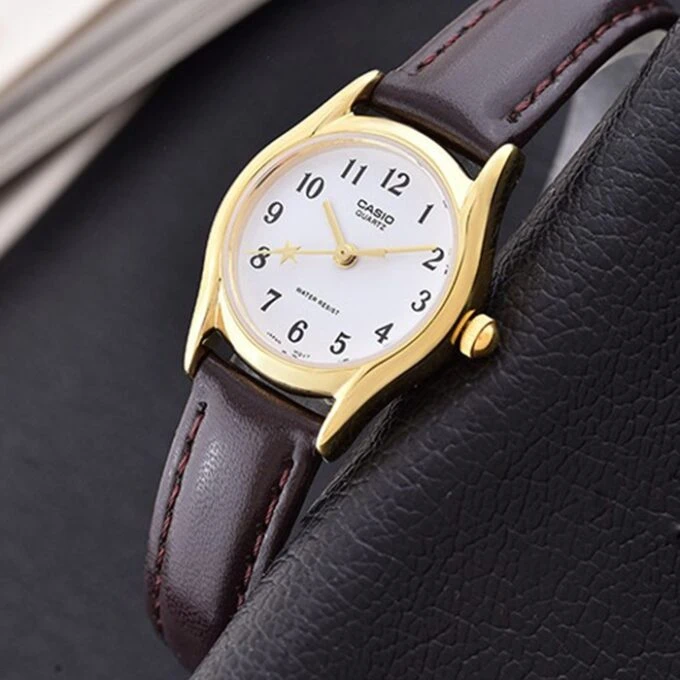 Montre Femme Casio - LTP-1094Q-7B4RDF - Bracelet en Cuir Marron - Affichage analogique - Résistant à l'eau