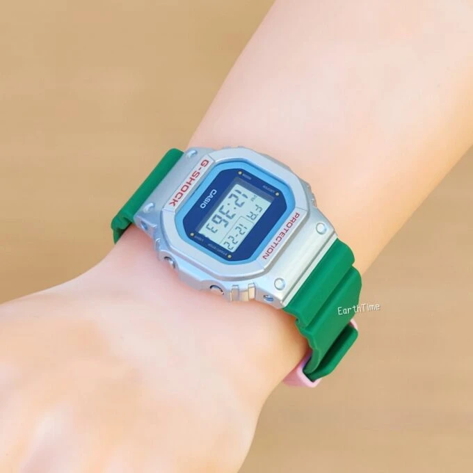 Montre Classique Homme - Casio G-SHOCK - DW-5600EU-8A3DR – Digital, Résistante aux chocs, Étanche 200m, Bracelet Résine – Gris – Référence DW-5600EU-8A3DR