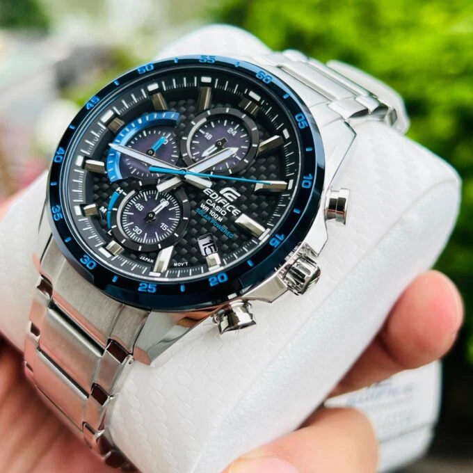 Montre Classique - Casio Edifice - Homme - Chronographe, Résistante à leau, Bracelet Acier Inoxydable, Verre Minéral - Argent et Bleu - EQS-900DB-2AVUDF