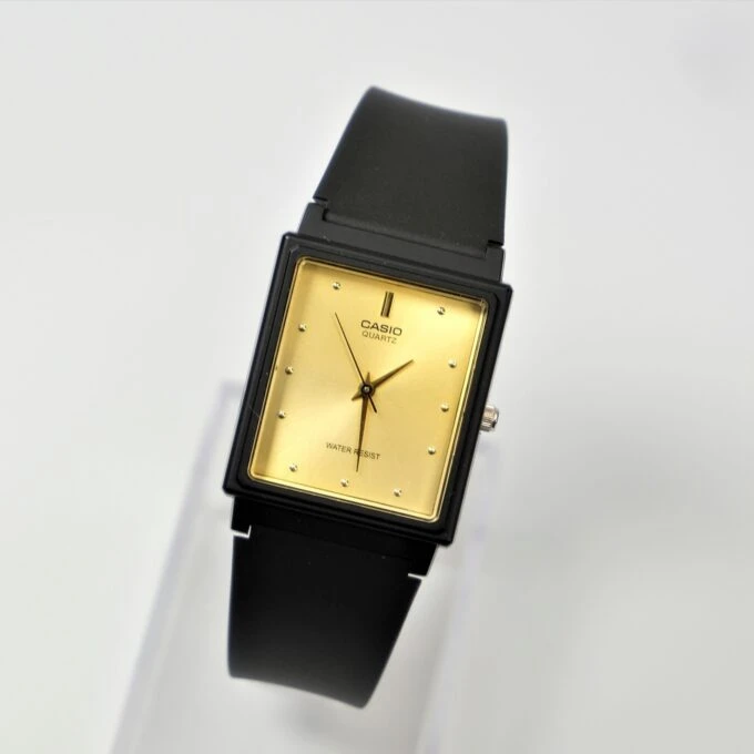 Montre Casio Unisexe - Bracelet Noir En Resine -Boitier En Resine - Résistante À L'Eau - 12 Mois De Garantie - Mq-38-9Adf