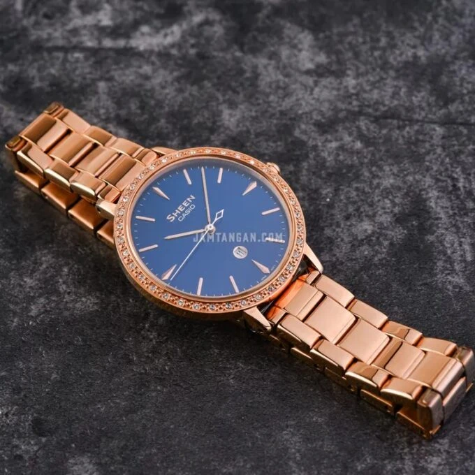 Montre Femme Casio Sheen - SHE-4535YPG-2AUDF - Bracelet Dorée rose en Acier Inoxydable - Résistance à l'eau 50 M - Verre Saphir