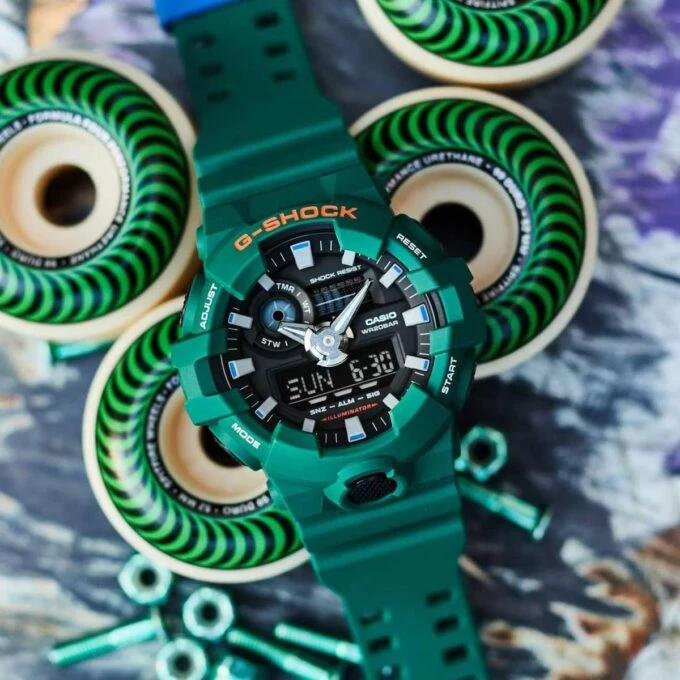 Montre Sport Homme - Casio G-Shock - Analogique et Digitale - Résistante aux Chocs, Étanche 200m, Chronomètre, Rétroéclairage - Résine - Vert - GA-700SC-3ADR
