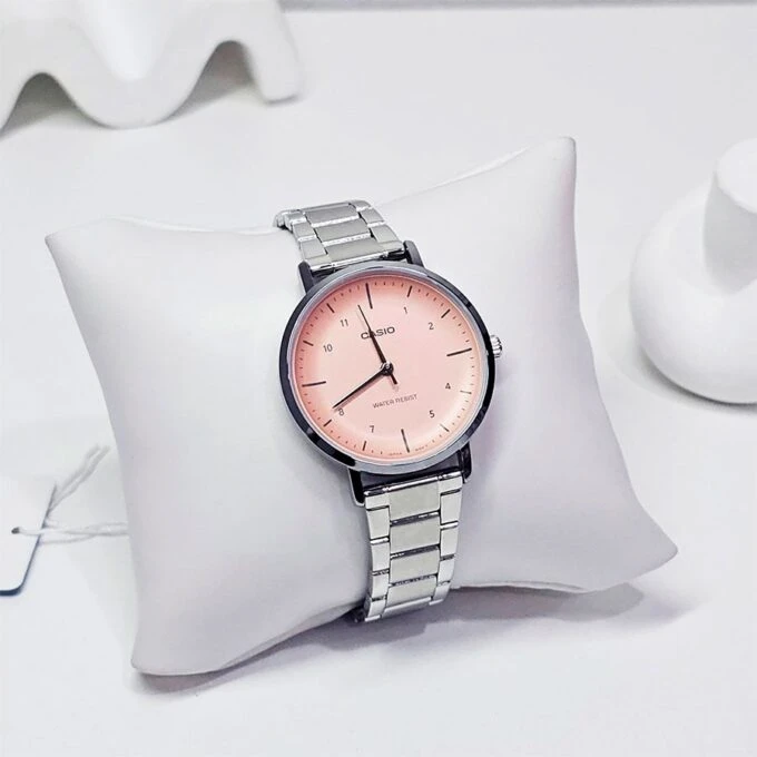 Montre Casio - Femme - Analogique, Chronométrage, Résistante à leau, Autonomie 3 ans - Bracelet Acier Inoxydable - Argent/Rose - LTP-VT03D-4BDF
