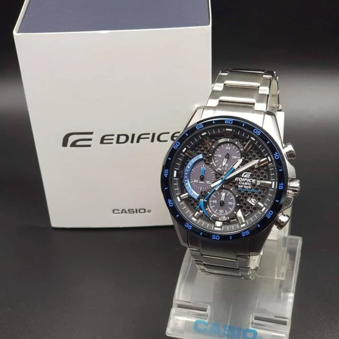 Montre Classique - Casio Edifice - Homme - Chronographe, Résistante à leau, Bracelet Acier Inoxydable, Verre Minéral - Argent et Bleu - EQS-900DB-2AVUDF