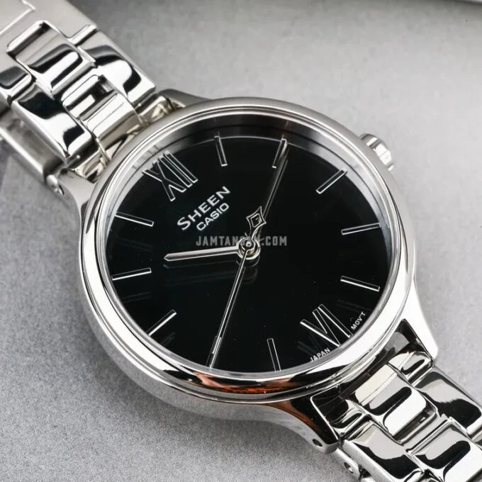 Montre Casio Sheen SHE-4560D-7AUDF - Design Moderne et Résistance à l'Eau de 10 ATM - Verre Saphir