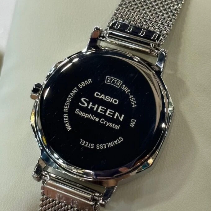 Montre Femme Casio SHEEN - SHE-4554M-7AUDF - Verre en Sapphire - Bracelet en acier inoxydable - Affichage analogique - Résistant à l'eau - Verre Saphir