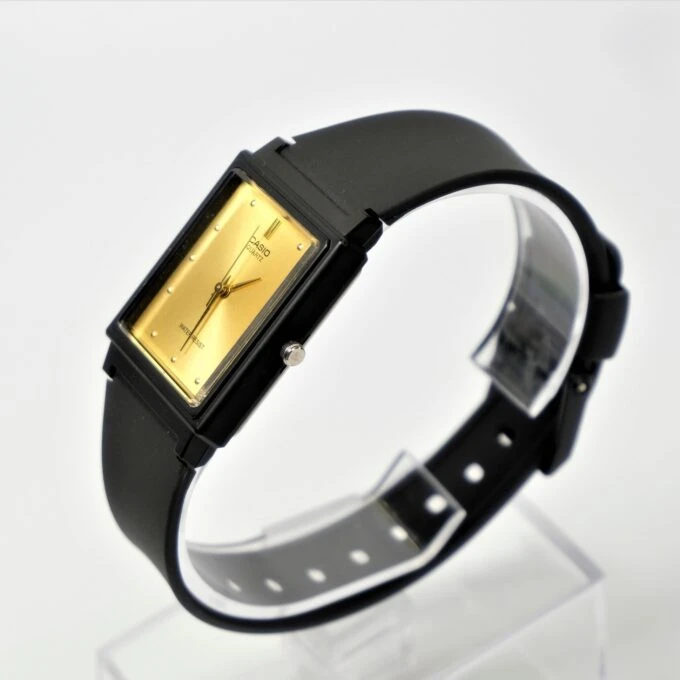 Montre Casio Unisexe - Bracelet Noir En Resine -Boitier En Resine - Résistante À L'Eau - 12 Mois De Garantie - Mq-38-9Adf