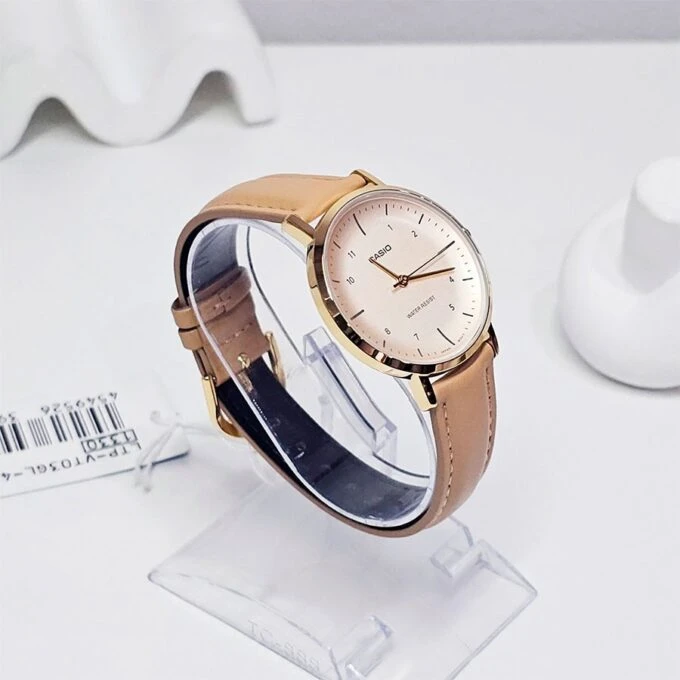 Montre Femme Quartz Analogique – Boîtier Boré 40x34mm, Verre Minéral, Bracelet Cuir Véritable, Etanche Usage Quotidien – LTP-VT03GL-4BDF