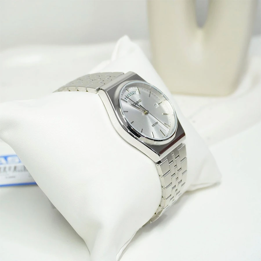 montre homme casio mtp b146d 7avdf – acier inoxydable, 40,8 mm, bracelet acier, résistante 50m, affichage jour/date, précision ±20s/mois, verre minéral, 3 ans autonomie