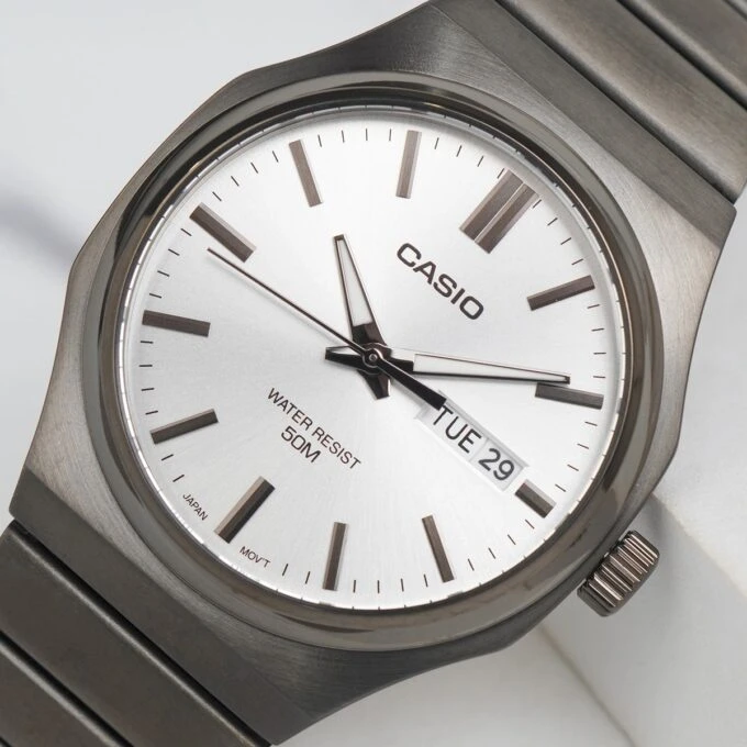 Montre Analogique Homme - Casio Enticer - Quartz, Cadran Argenté, Acier Inoxydable, Etanche - Argent - MTP-E735B-7AVDF