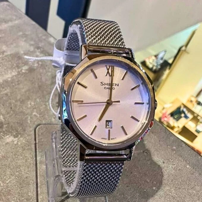 Montre Femme Casio SHEEN - SHE-4554M-7AUDF - Verre en Sapphire - Bracelet en acier inoxydable - Affichage analogique - Résistant à l'eau - Verre Saphir