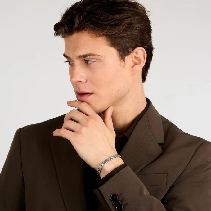 bracelet sector sli59 look masculin en acier hypoallergénique idéal pour un usage quotidien