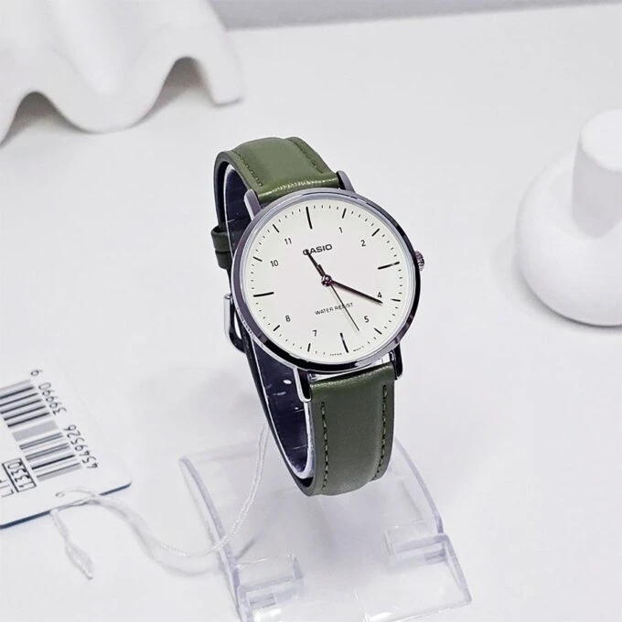 Montre Analogique Casio LTP-VT03L-3B pour Femme, Minimaliste, Bracelet en Cuir Vert, Cadran Beige Concave, 3 aiguilles - LTP-VT03L-3BDF