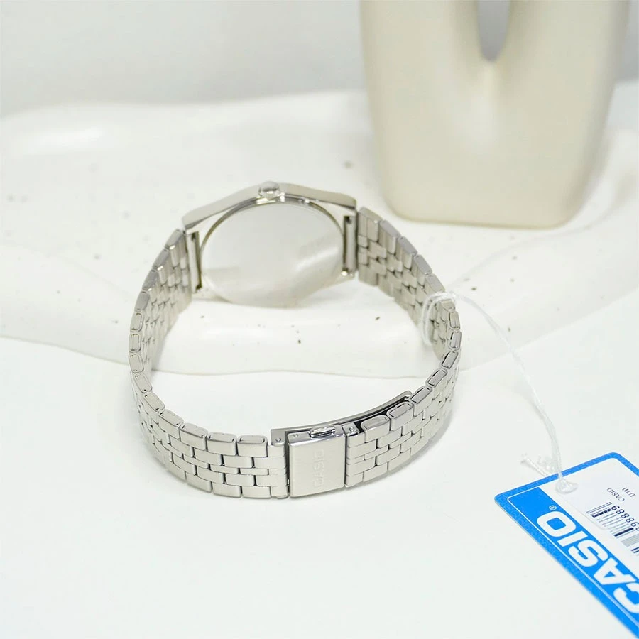 montre homme casio mtp b146d 7avdf – acier inoxydable, 40,8 mm, bracelet acier, résistante 50m, affichage jour/date, précision ±20s/mois, verre minéral, 3 ans autonomie