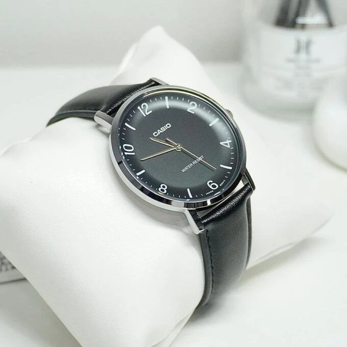 Montre Analogique Casio Pour Homme, Bracelet en Cuir Noir Minimaliste, Cadran Noir Concave, 3 Aiguilles - MTP-VT03L-1BDF