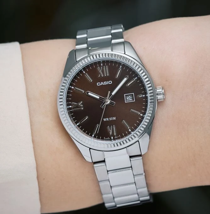 Montre Classique Homme Casio MTP-1302DD-5AVDF – Acier Inoxydable, Bracelet Métal, Cadran Marron, Étanche – Boutique Aïwatch