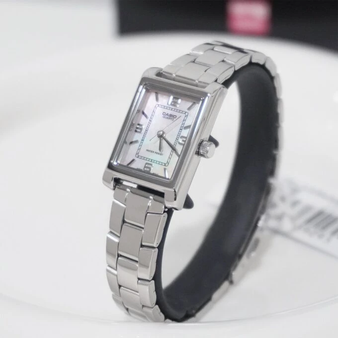 Montre Classique - Femme - Design Élégant, Bracelet Acier Inoxydable, Résistante à lEau, Mouvement Quartz - Acier - Rose - Référence LTP-1234DS-4ADF