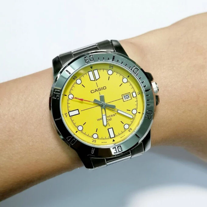 Montre Classique - CASIO - Homme - Design Élégant, Bracelet Acier, Résistante à lEau - Acier Inoxydable - Jaune - Référence MTP-VD01D-9EVUDF