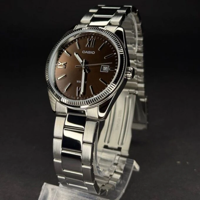 Montre Classique Homme Casio MTP-1302DD-5AVDF – Acier Inoxydable, Bracelet Métal, Cadran Marron, Étanche – Boutique Aïwatch