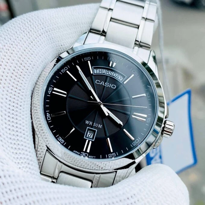 Montre Homme Casio - MTP-1381D-1AVDF - Bracelet en Acier Inoxydable - Affichage analogique - Résistant à l'eau