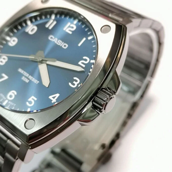 Montre Casio Homme MTP-E730B-2AVDF – Quartz, Étanche 50m, Bracelet Acier Inoxydable, Cadran Bleu, Design Élégant – Référence MTP-E730B-2AVDF