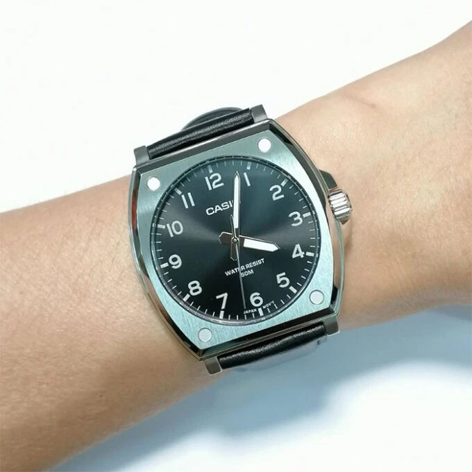 montre classique casio homme design Élégant, bracelet cuir, résistante à leau, mouvement quartz noir référence mtp e730l 1avdf