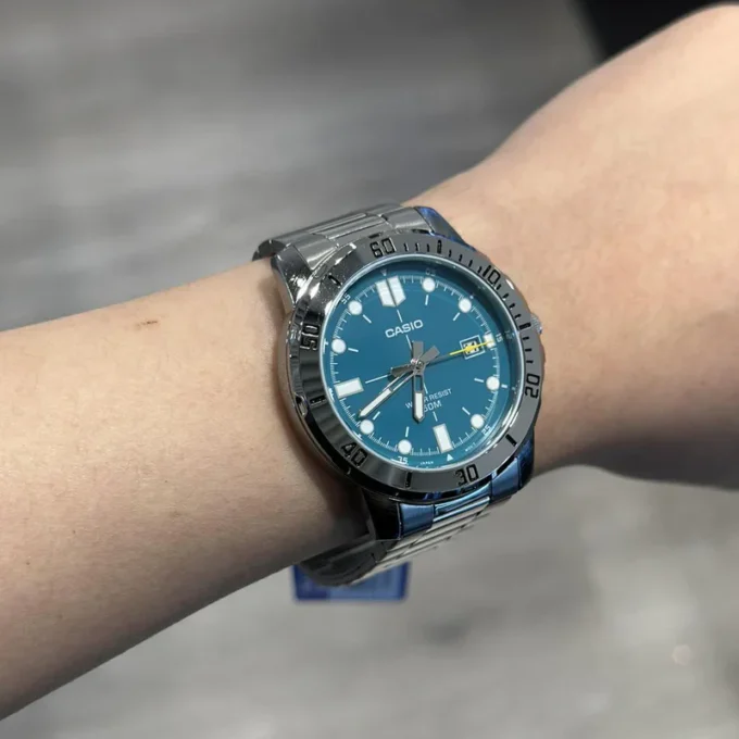 Montre Classique - CASIO - Homme - Design Élégant, Bracelet Acier, Résistante à lEau, Mouvement Quartz - Acier Inoxydable - Bleu - Référence MTP-VD01D-3E2VUDF