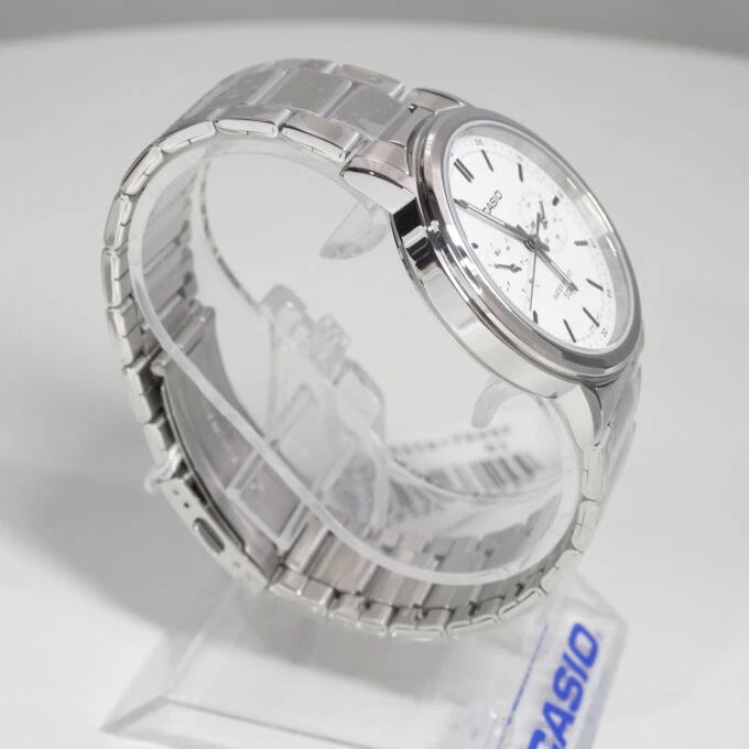 Montre Classique Homme Casio MTP-E335D-7EVDF – Acier Inoxydable, Bracelet Métal, Cadran Blanc, Étanche – Référence MTP-E335D-7EVDF