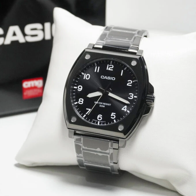 Montre Classique Homme - Casio - Design Tonneau, Résistance à lEau 50m, Cadran Noir, Bracelet Cuir - Acier Inoxydable - Référence MTP-E730B-1AVDF