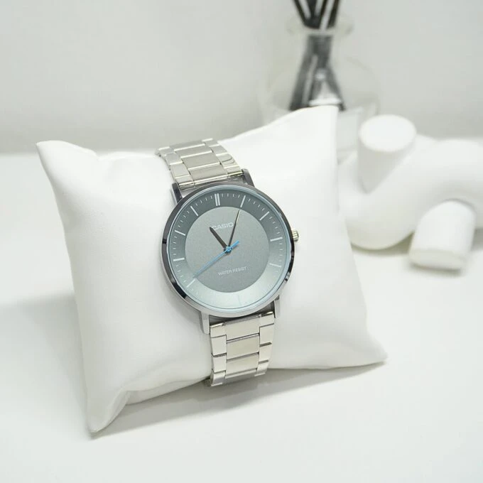 Montre analogique Casio Pour Homme, Minimaliste, Bracelet en Acier Gris, Cadran Gris Concave, 3 Aiguilles - MTP-VT04D-8EDF