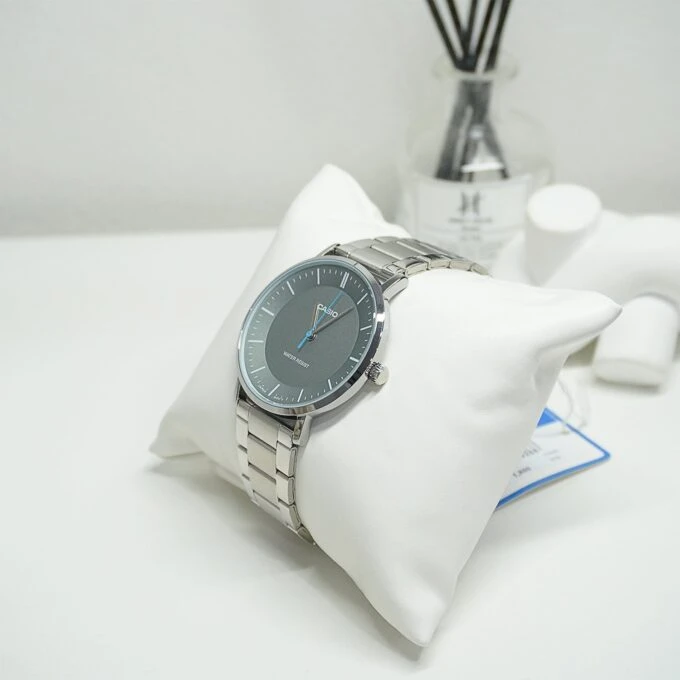 Montre analogique Casio Pour Homme, Minimaliste, Bracelet en Acier Gris, Cadran Gris Concave, 3 Aiguilles - MTP-VT04D-8EDF