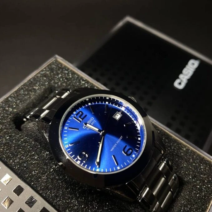 Montre Homme Casio MTP-1215A-2ADF – Acier inoxydable, Dateur, Affichage analogique, Résistante à l’eau – Bleu – Montre Classique