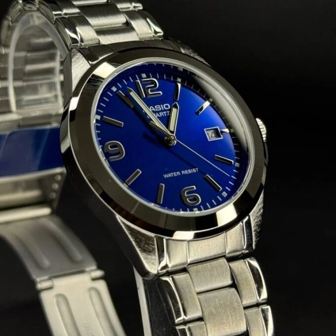 Montre Homme Casio MTP-1215A-2ADF – Acier inoxydable, Dateur, Affichage analogique, Résistante à l’eau – Bleu – Montre Classique