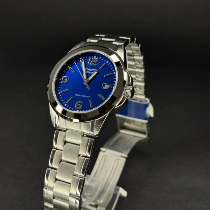 Montre Homme Casio MTP-1215A-2ADF – Acier inoxydable, Dateur, Affichage analogique, Résistante à l’eau – Bleu – Montre Classique