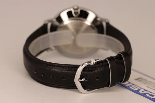 Montre Analogique Casio Homme - MTP-VT01LM-7A - Bracelet en Cuir et Résistance à l'Eau - Verre Minéral - Design Sophistiqué