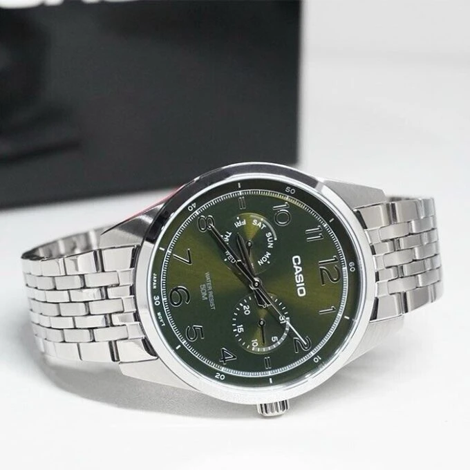 Montre Classique Homme - Casio - Quartz, Acier Inoxydable, Affichage Jour/Date, Étanche 50m, Cadran Vert, Bracelet Argenté - MTP-E340D-3AVDF