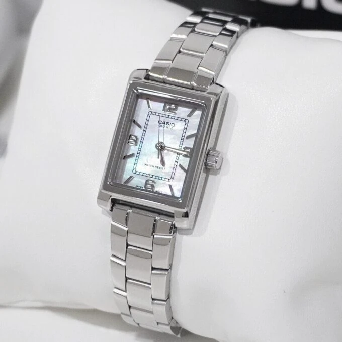 Montre Classique - Femme - Design Élégant, Bracelet Acier Inoxydable, Résistante à lEau, Mouvement Quartz - Acier - Rose - Référence LTP-1234DS-4ADF