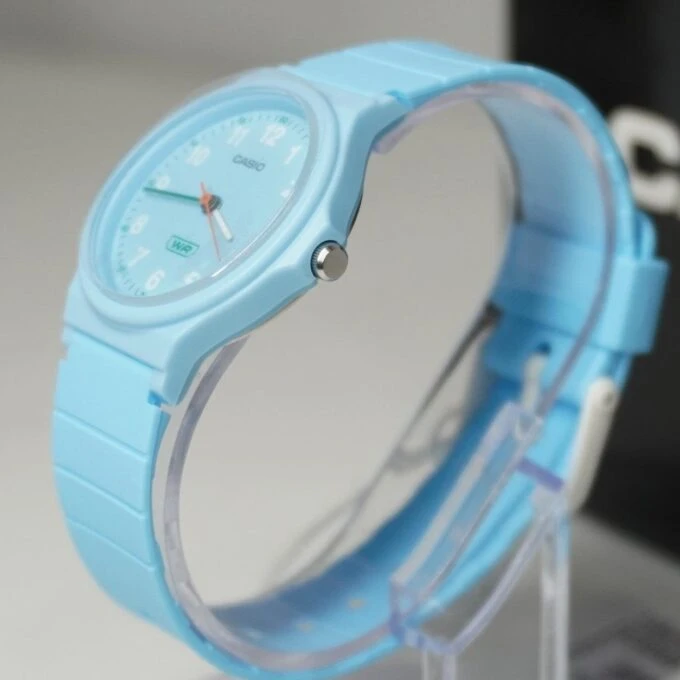 Montre Classique - CASIO - Homme - Design Élégant, Bracelet Résistant, Mouvement Précis, Étanche - Bleu - LQ-24B-2BDF