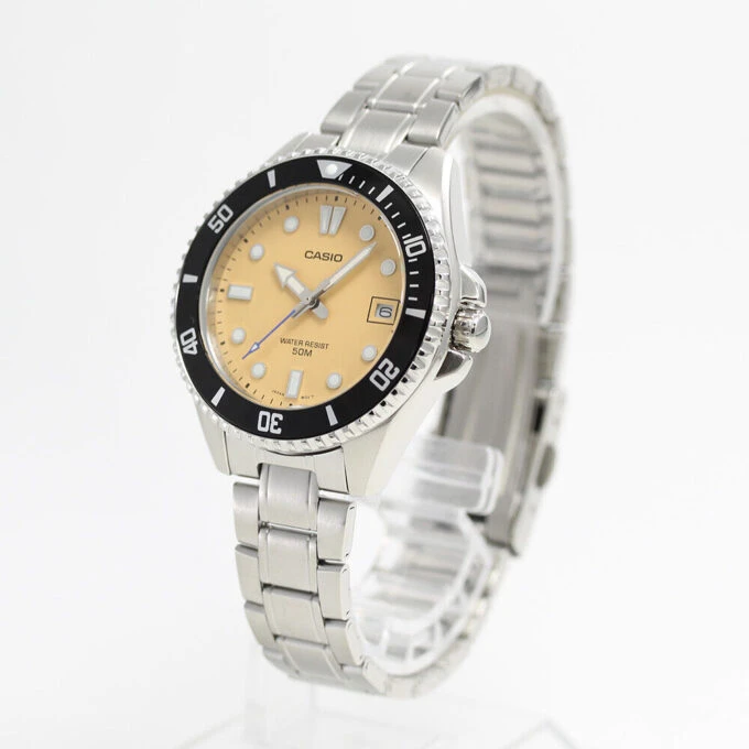 Montre Homme - Casio - Acier inoxydable, lunette anti-retour, étanche 50m, Verre Minéral, Bracelet Acier, 42×38,5×10,4mm, précision ±20s/mois - MDV-10D-4A2VDF