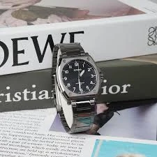 Montre Classique Homme - Casio - Design Tonneau, Résistance à lEau 50m, Cadran Noir, Bracelet Cuir - Acier Inoxydable - Référence MTP-E730B-1AVDF