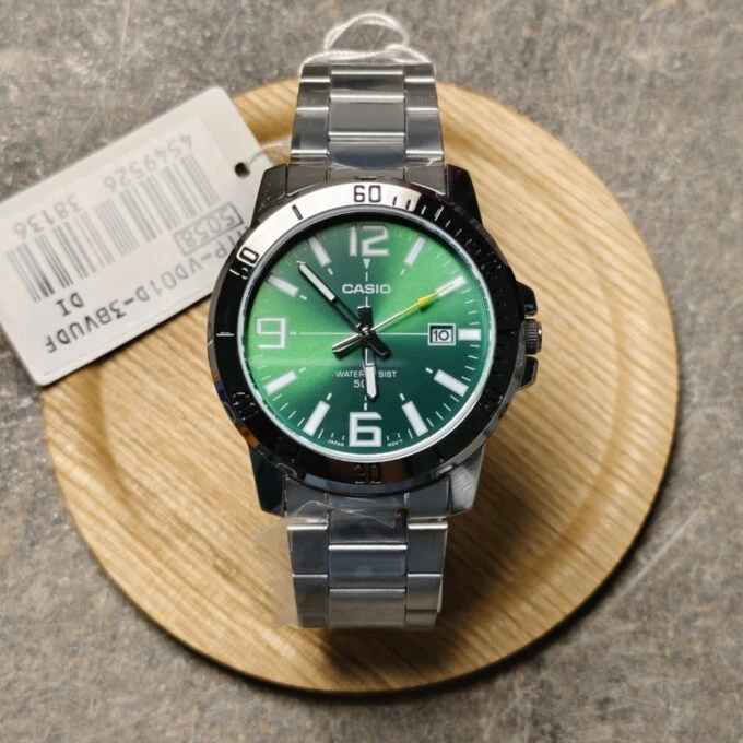 Montre Classique - CASIO - Homme - Design Élégant, Résistante à lEau, Bracelet Acier Inoxydable, Cadran Vert - MTP-VD01D-3BVUDF