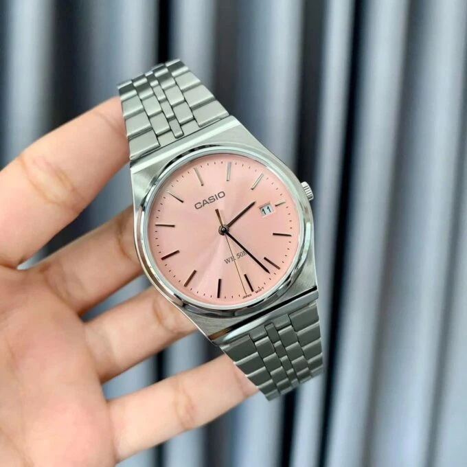 Montre Classique Homme - Casio MTP-B145D-4AVDF - Acier Inoxydable, Bracelet Métal, Étanche, Cadran Rose - Référence MTP-B145D-4AVDF