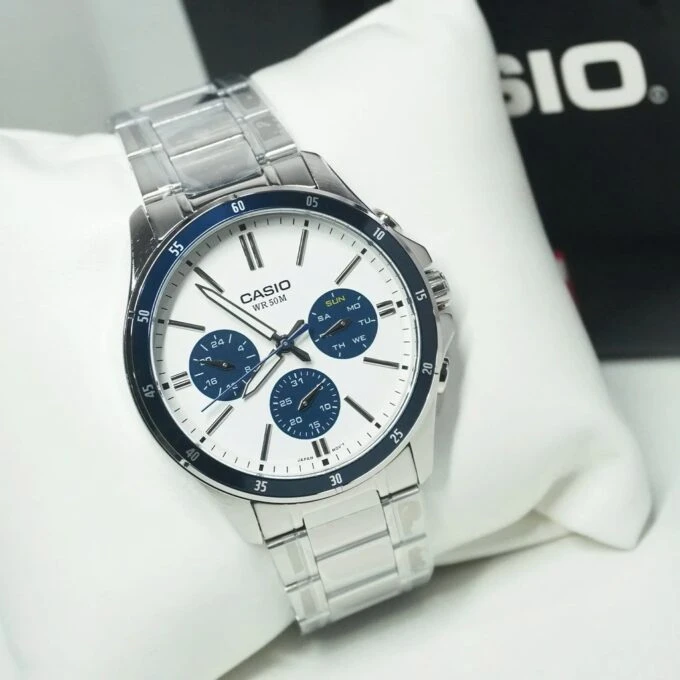 montre classique homme casio mtp 1374d 7a2vdf – acier inoxydable, bracelet métal, cadran blanc, Étanche – bleu gris