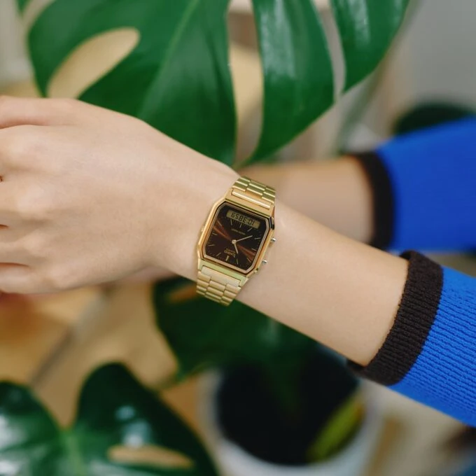 Montre Classique - Casio - Unisexe - Design Vintage, Bracelet Métallique, Résistance à lEau, Fonction Chronographe - Acier Inoxydable - Argenté - AQ-230GA-5AMQYDF