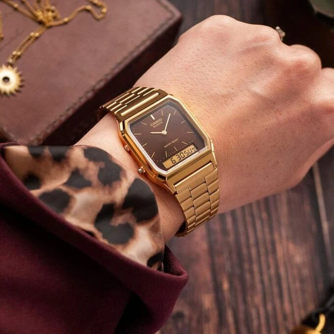 Montre Classique - Casio - Unisexe - Design Vintage, Bracelet Métallique, Résistance à lEau, Fonction Chronographe - Acier Inoxydable - Argenté - AQ-230GA-5AMQYDF