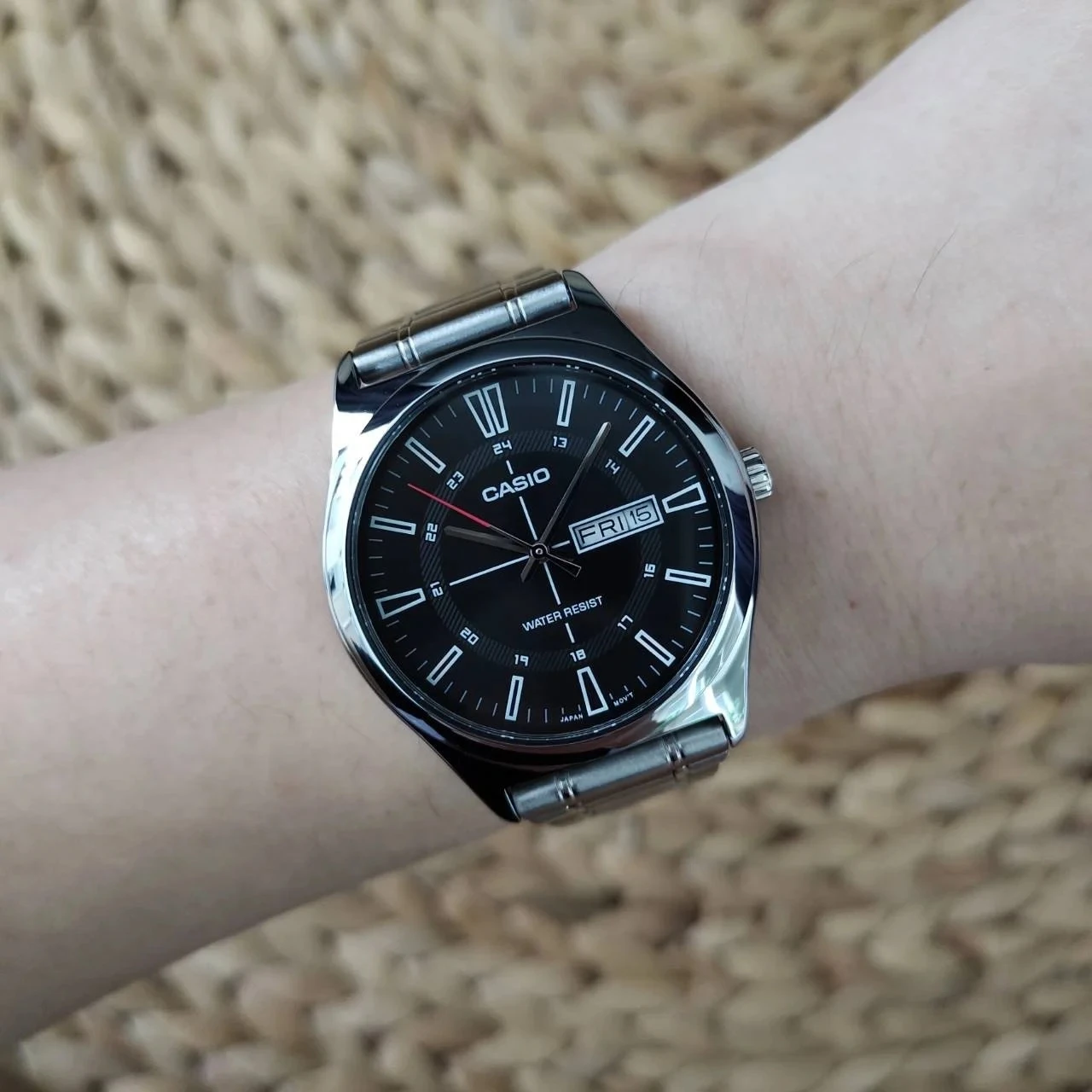 montre classique casio homme design Élégant, résistant à leau, bracelet acier inoxydable, cadran noir acier argenté référence mtp v006d 1cudf